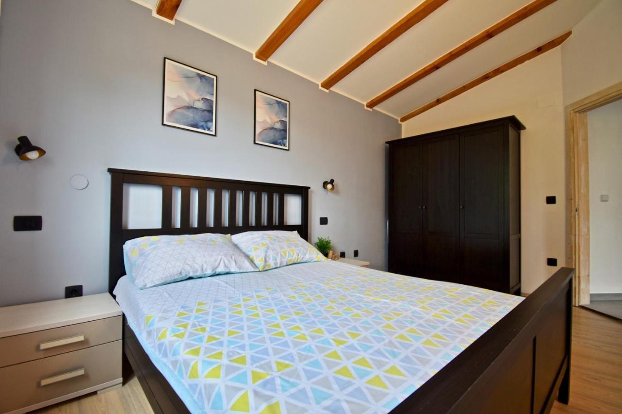 Relaxing Holiday House With Terrace Sea View Medulin Ngoại thất bức ảnh