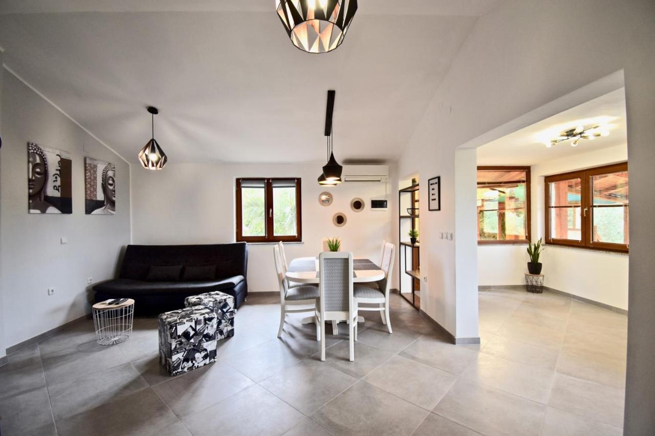 Relaxing Holiday House With Terrace Sea View Medulin Ngoại thất bức ảnh