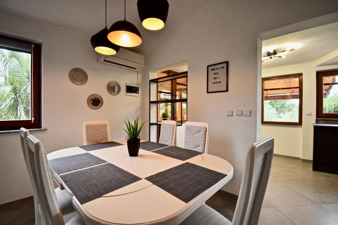 Relaxing Holiday House With Terrace Sea View Medulin Ngoại thất bức ảnh